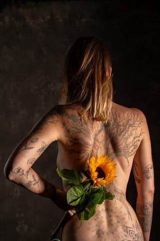 Coralie met bloemen